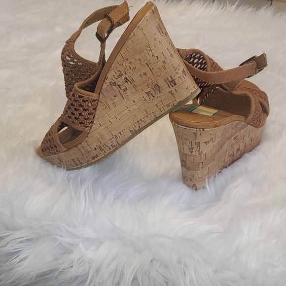 Shoes - Picture 3 of 3